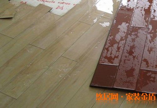 地板泡水了有什么急救方法？